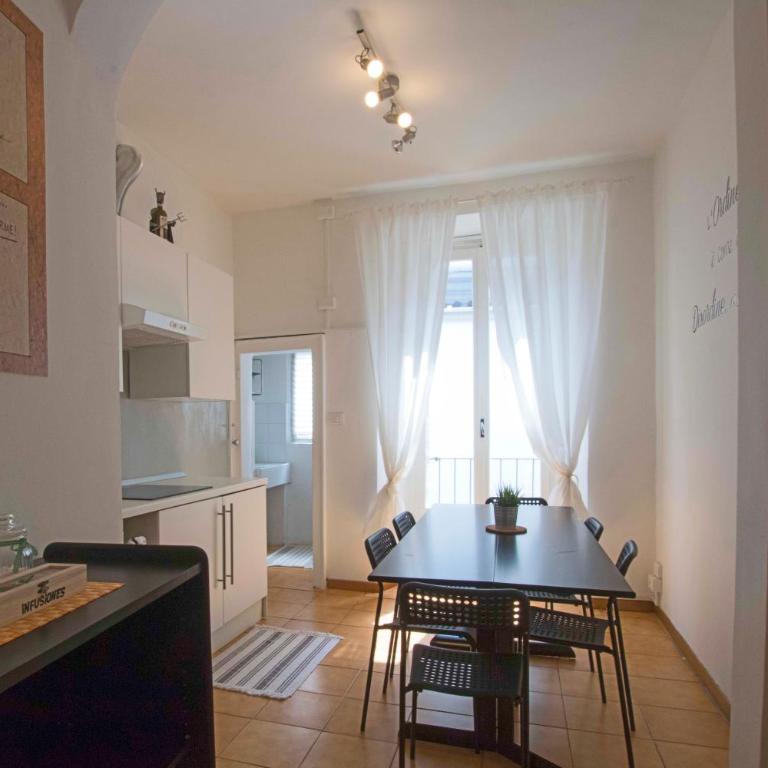 Duomo Amazing Downtown Como Centre - Appartamento con 2 Camere da Letto e Balcone - 35