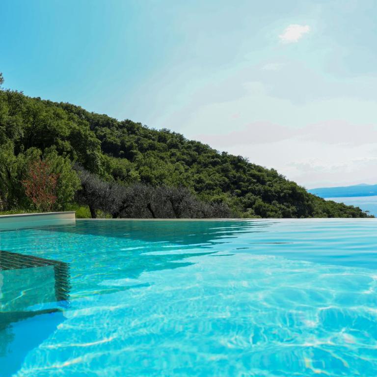 Podere Sabaina, Private Villa mit beheiztem Pool, Seeblick und 3 Wohneinheiten zur Alleinnutzung - Villa con Piscina Privata - 2
