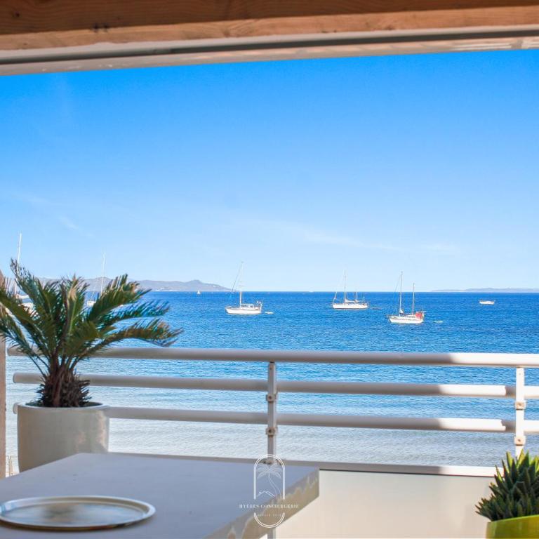 Hyères Plage Bona 1 chambre lit superposés Parking Wifi Pieds dans l'eau BY HC - Apartment mit 2 Schlafzimmern - 2