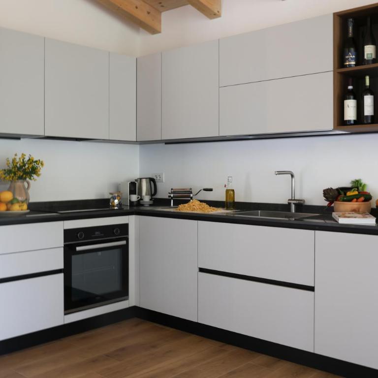 Podere Sabaina, Private Villa mit beheiztem Pool, Seeblick und 3 Wohneinheiten zur Alleinnutzung - Villa con Piscina Privata - 61