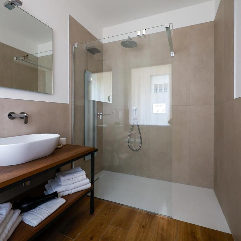 Podere Sabaina, Private Villa mit beheiztem Pool, Seeblick und 3 Wohneinheiten zur Alleinnutzung - Villa con Piscina Privata - 68