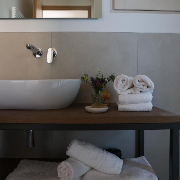 Podere Sabaina, Private Villa mit beheiztem Pool, Seeblick und 3 Wohneinheiten zur Alleinnutzung - Villa con Piscina Privata - 72