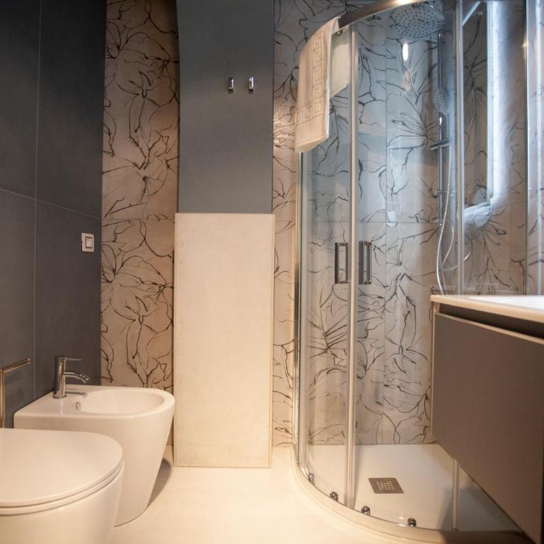Switch Holiday 312 - Camera Matrimoniale con Bagno Privato - 3