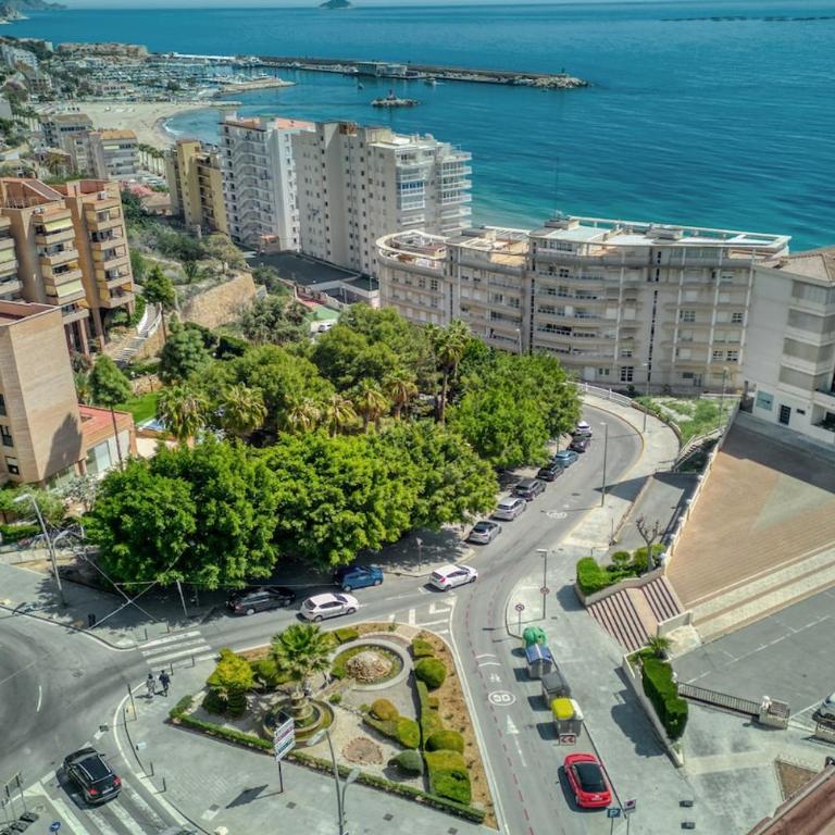 Oasis Apt, 5min Beach, In City Center, Terrace - Three-Bedroom Apartment - 3