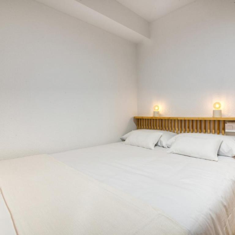 Oasis Apt, 5min Beach, In City Center, Terrace - Three-Bedroom Apartment - 5
