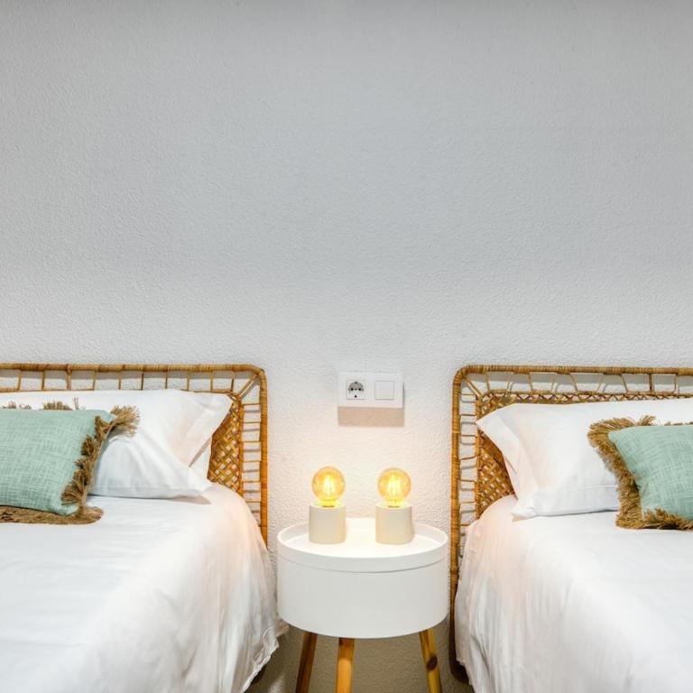 Oasis Apt, 5min Beach, In City Center, Terrace - Three-Bedroom Apartment - 8