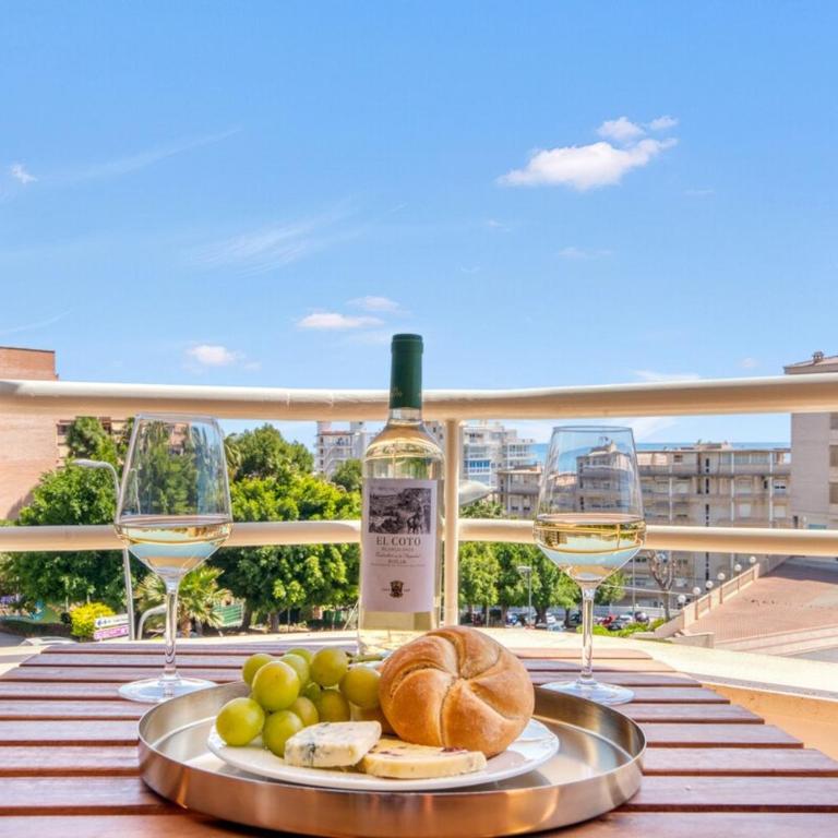Oasis Apt, 5min Beach, In City Center, Terrace - Three-Bedroom Apartment - 11