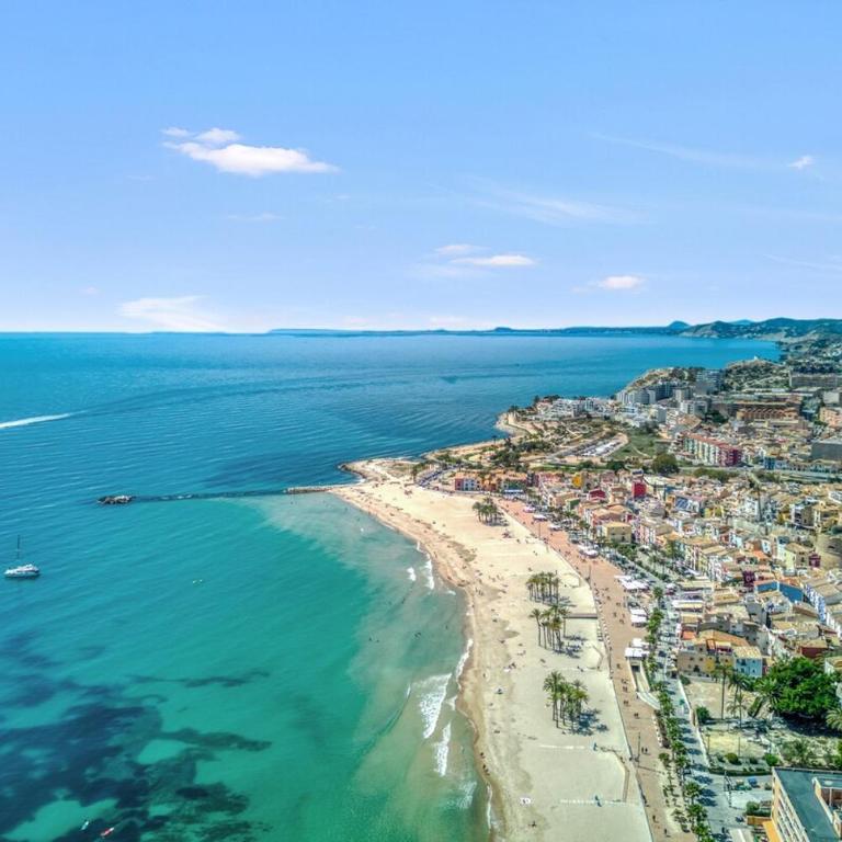 Oasis Apt, 5min Beach, In City Center, Terrace - Three-Bedroom Apartment - 15