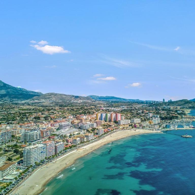 Oasis Apt, 5min Beach, In City Center, Terrace - Three-Bedroom Apartment - 17