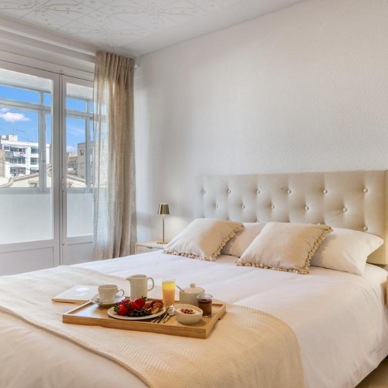 Oasis Apt, 5min Beach, In City Center, Terrace - Three-Bedroom Apartment - 21