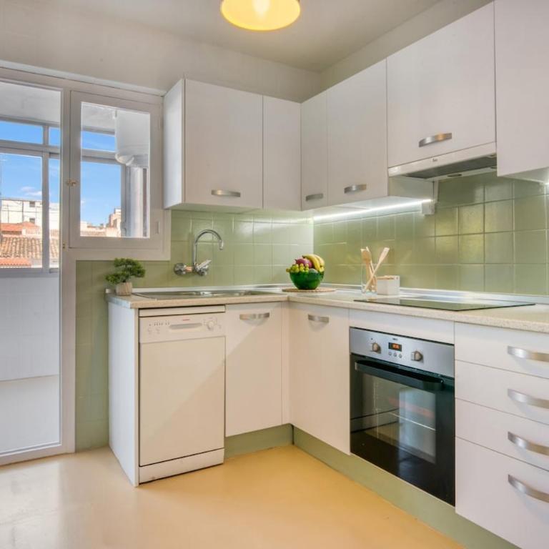 Oasis Apt, 5min Beach, In City Center, Terrace - Three-Bedroom Apartment - 27