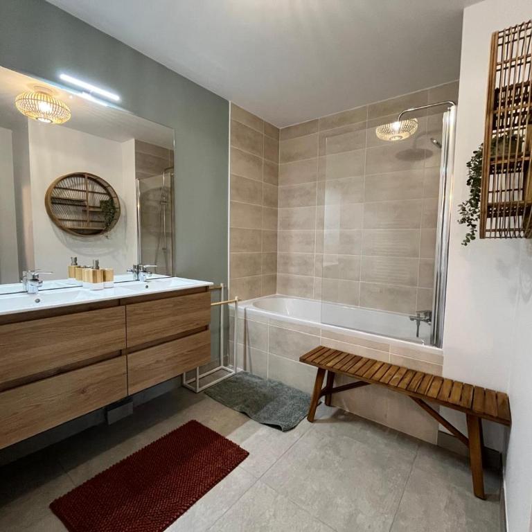 NAÏA Nig - Three-Bedroom Apartment with View - 13