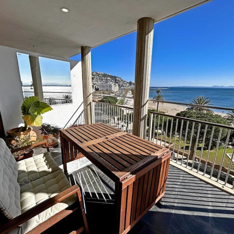 Apartament Marina Roses 3 - Two-Bedroom Apartment with Bay View - 1