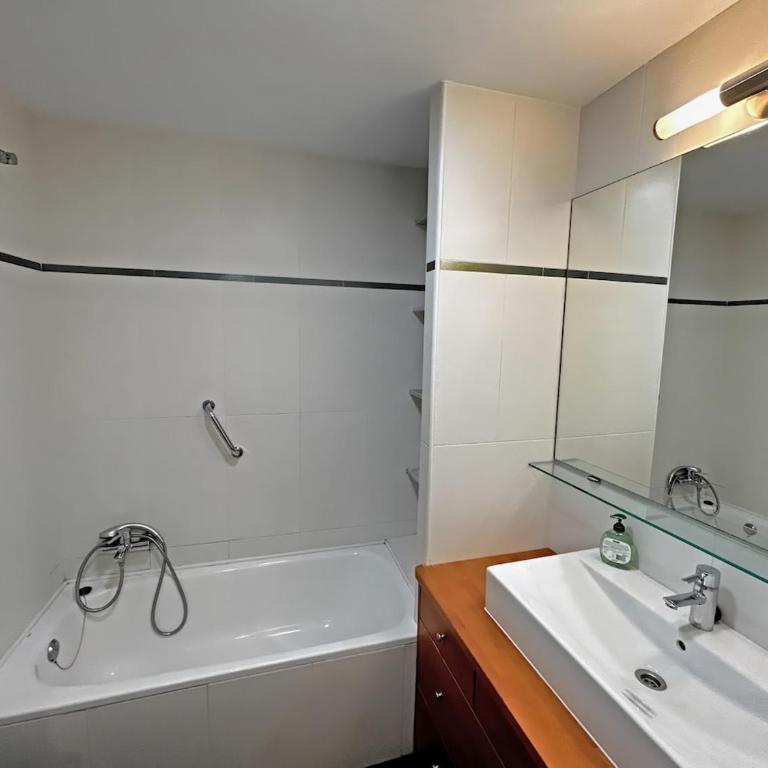 Apartament Marina Roses 3 - Two-Bedroom Apartment with Bay View - 4