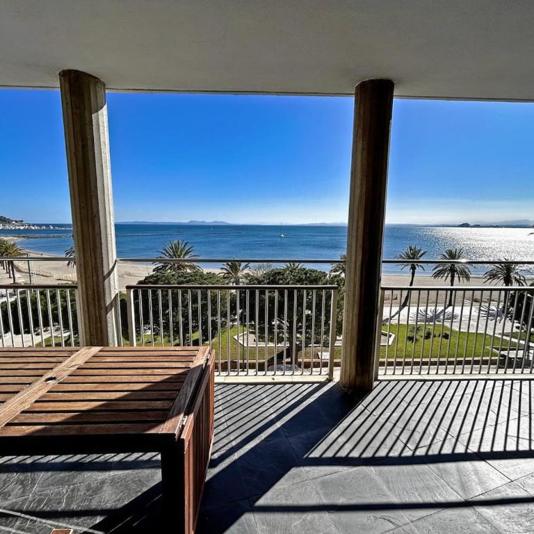 Apartament Marina Roses 3 - Two-Bedroom Apartment with Bay View - 12