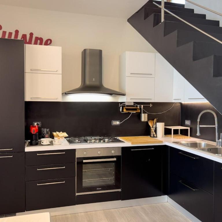 Emma Apartment 135 Mq Free Parking - Appartamento con 2 Camere da Letto - 4