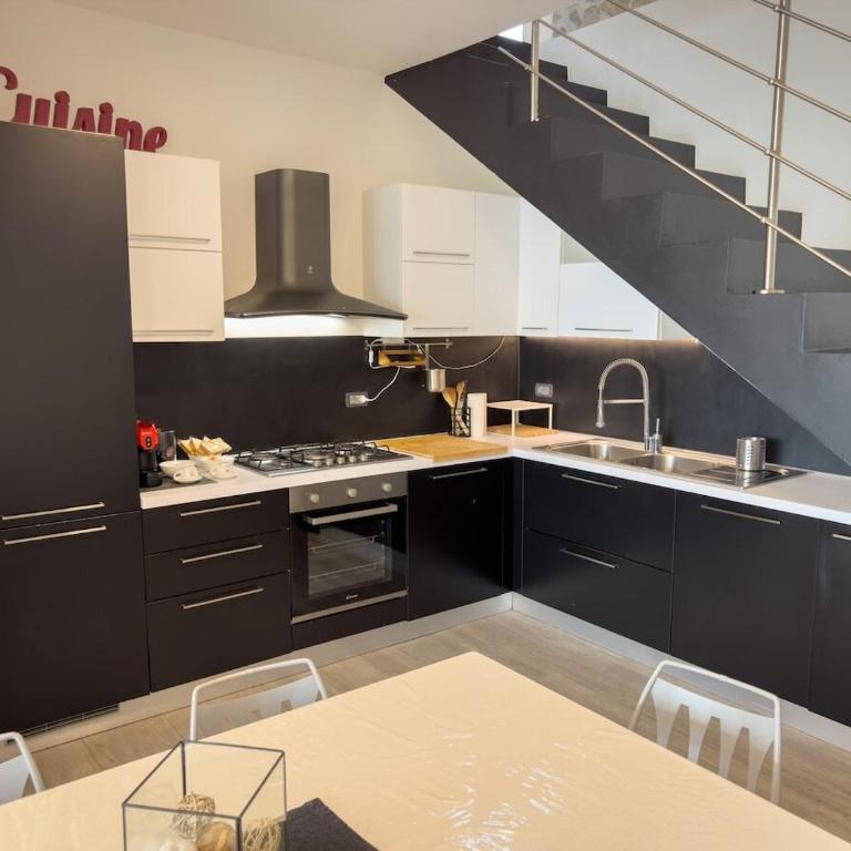 Emma Apartment 135 Mq Free Parking - Appartamento con 2 Camere da Letto - 5