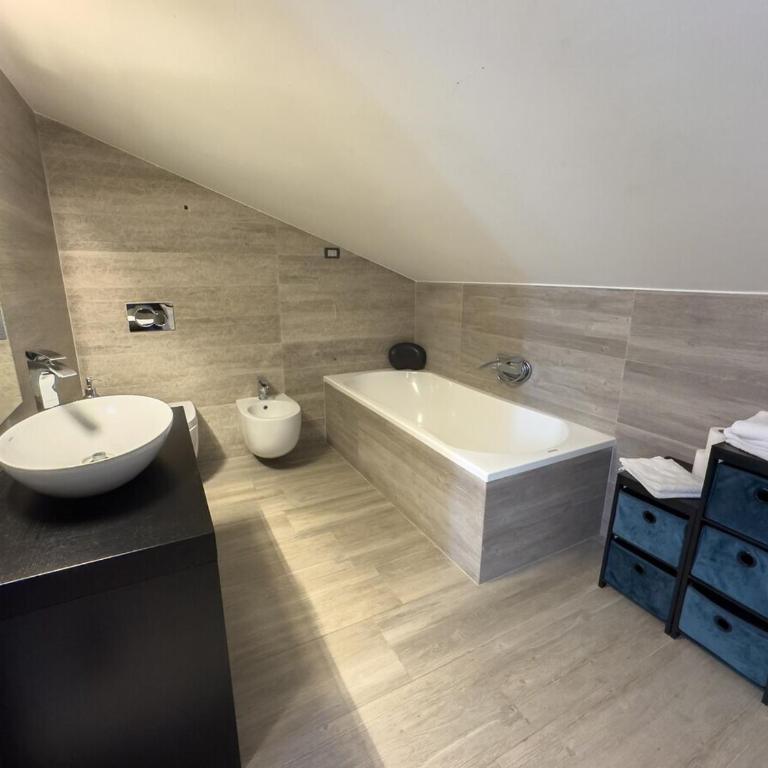 Emma Apartment 135 Mq Free Parking - Appartamento con 2 Camere da Letto - 16