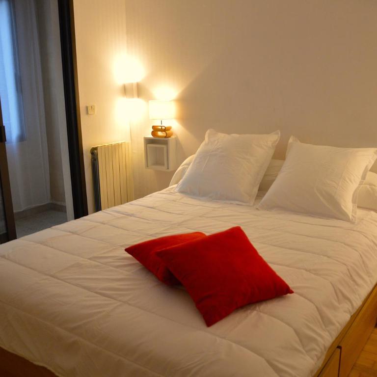 Grand T2 STANDING AJACCIO Proche centre et plages VUE PANORAMIQUE PARKING PRIVE - Appartement 1 Chambre - 27