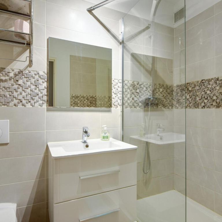 Quiet studio between train stations and the Opera. - Appartement - 16