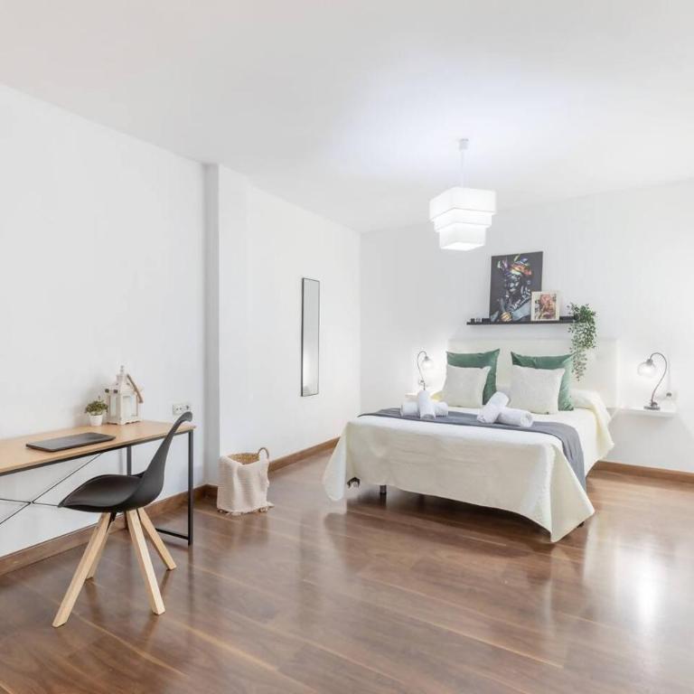 Piso en el Centro de la Ciudad - Three-Bedroom Apartment - 3