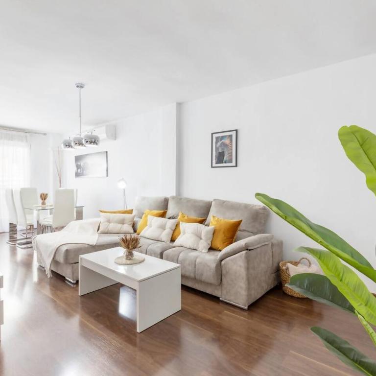 Piso en el Centro de la Ciudad - Three-Bedroom Apartment - 6