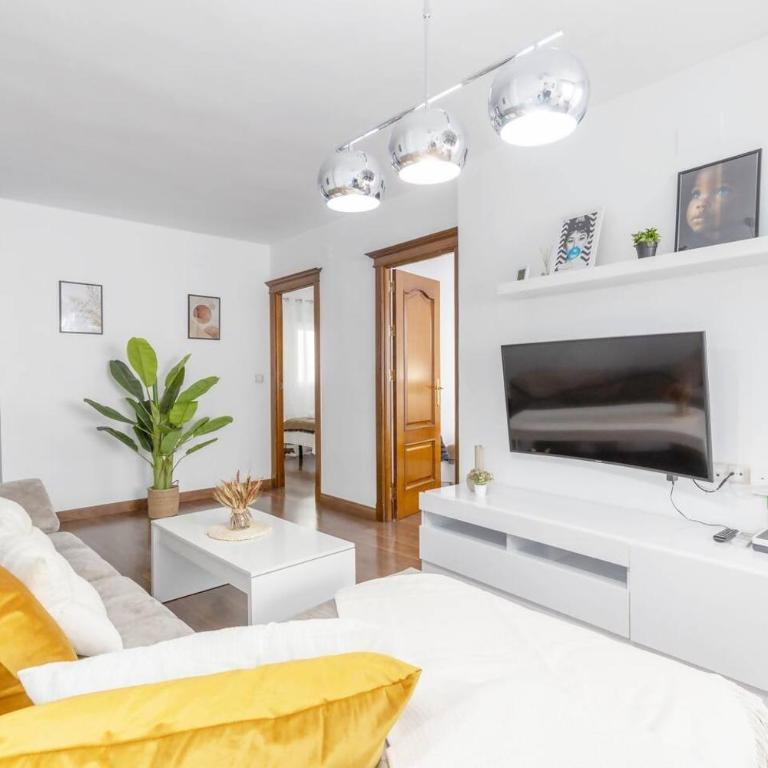 Piso en el Centro de la Ciudad - Three-Bedroom Apartment - 8