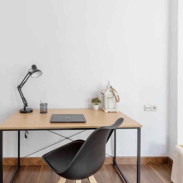 Piso en el Centro de la Ciudad - Three-Bedroom Apartment - 18