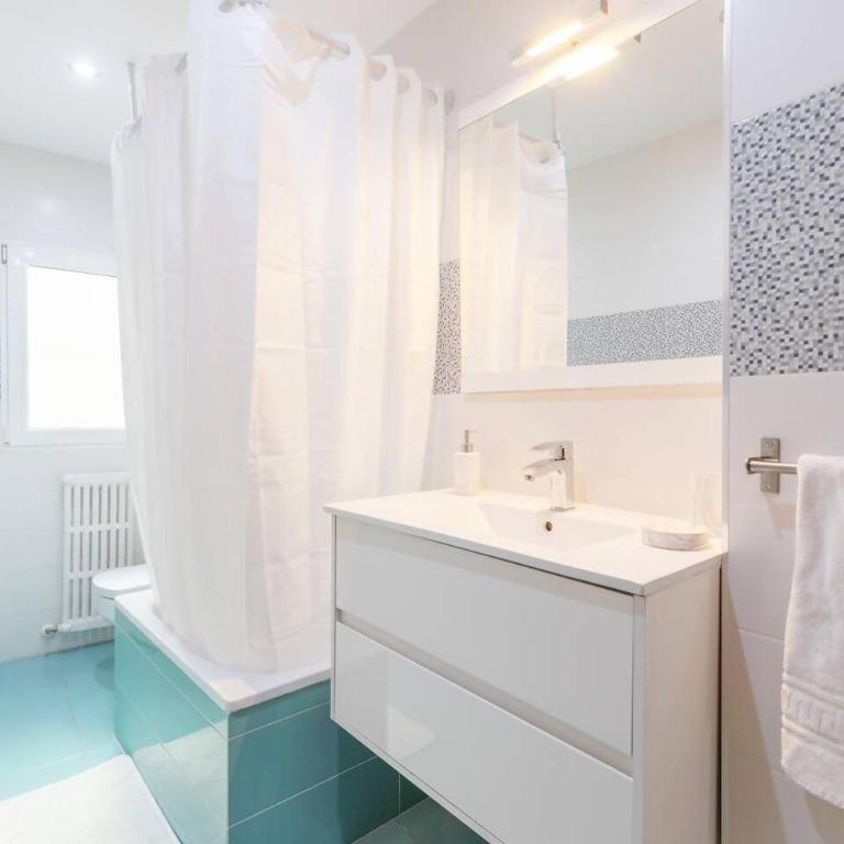 Piso en el Centro de la Ciudad - Three-Bedroom Apartment - 29