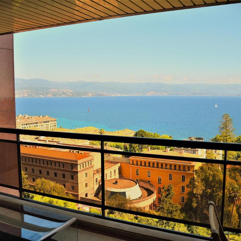 Grand T2 STANDING AJACCIO Proche centre et plages VUE PANORAMIQUE PARKING PRIVE - Appartement 1 Chambre - 5
