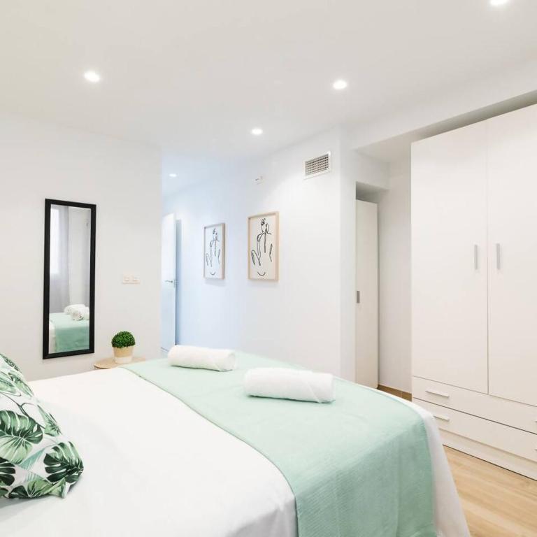 Descubre Granada Piso en el Centro de la Ciudad - Three-Bedroom Apartment - 23