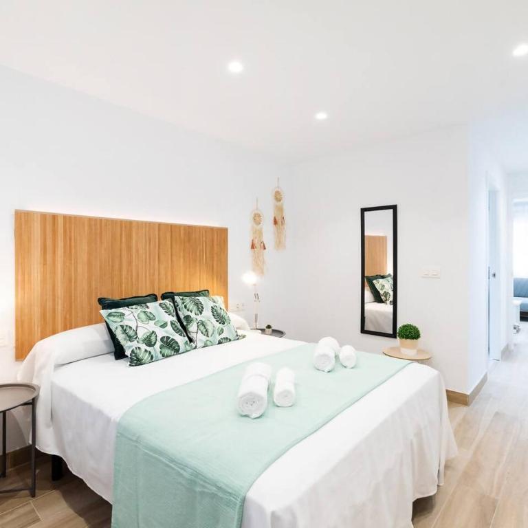 Descubre Granada Piso en el Centro de la Ciudad - Three-Bedroom Apartment - 24