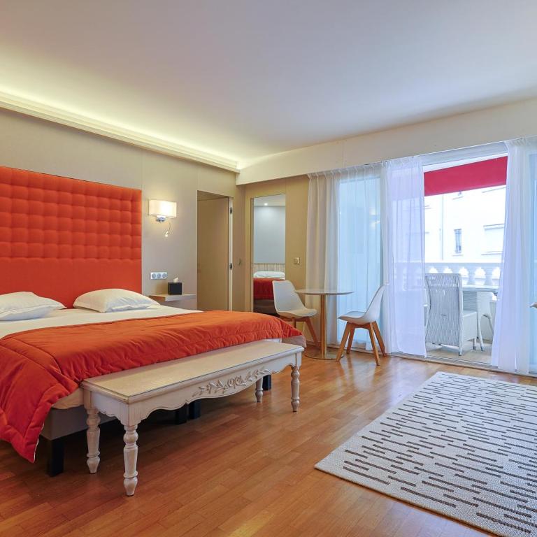 Hotel Le Fouquet's - Chambre Triple Privilège avec Terrasse - 1