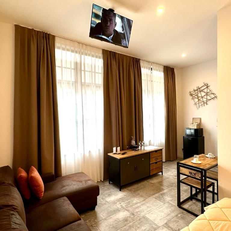 Living Lake Como-Rooms&Parking - Studio with Mountain View - 7