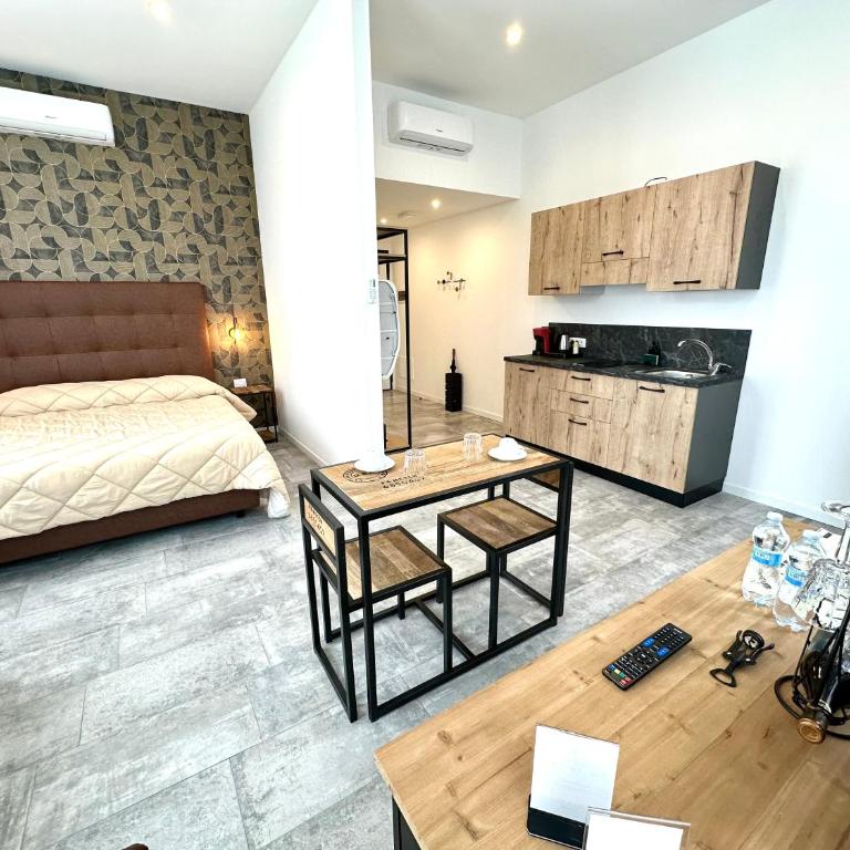 Living Lake Como-Rooms&Parking - Deluxe King Studio - 5