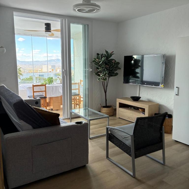 Sea and Mountains - Three-Bedroom Apartment - 12