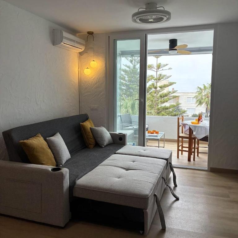Sea and Mountains - Three-Bedroom Apartment - 13