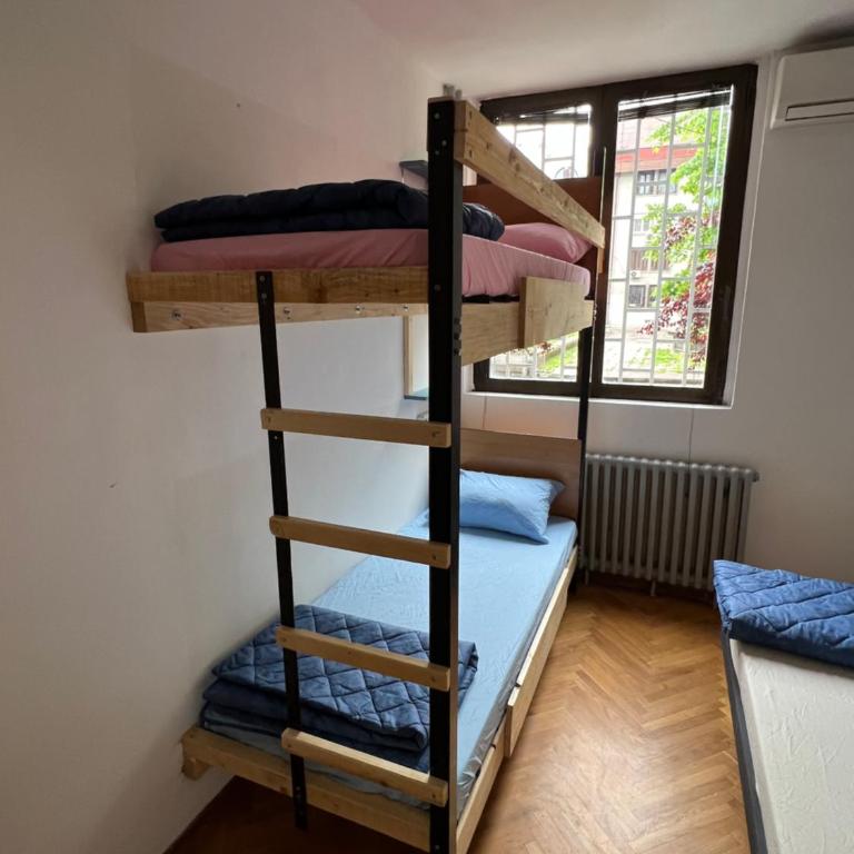 Chillton hostel - Quadruple Room with Private Bathroom - 8