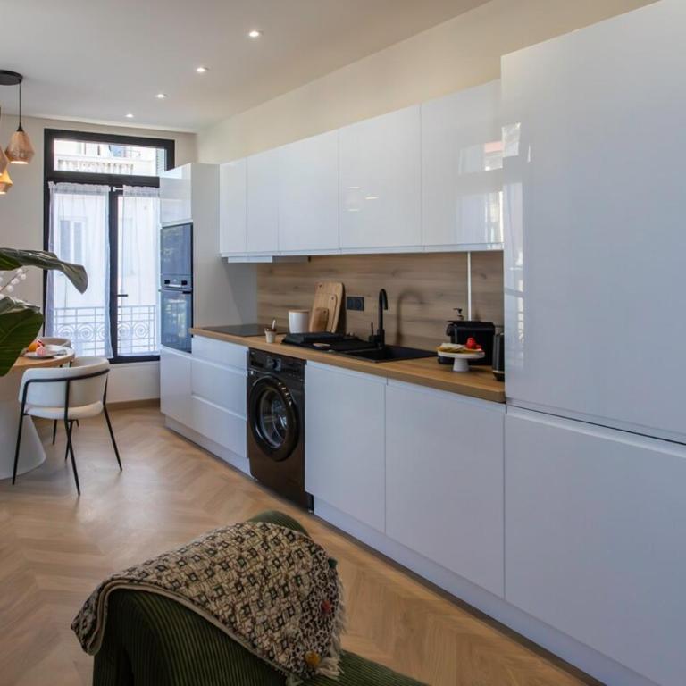 #52 Staywizus - Etoile Suite ,Central, Balcony, AC - 5 min Place Massena - Appartement 2 Chambres - 4
