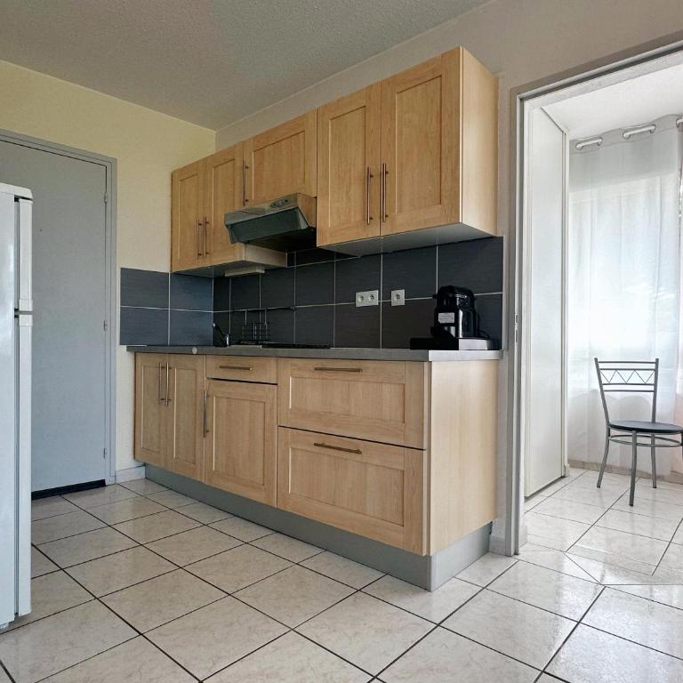 T2 Cocon lumineux en Bord de mer avec Piscine, Tennis et Parking - Appartamento con 1 Camera da Letto - 2