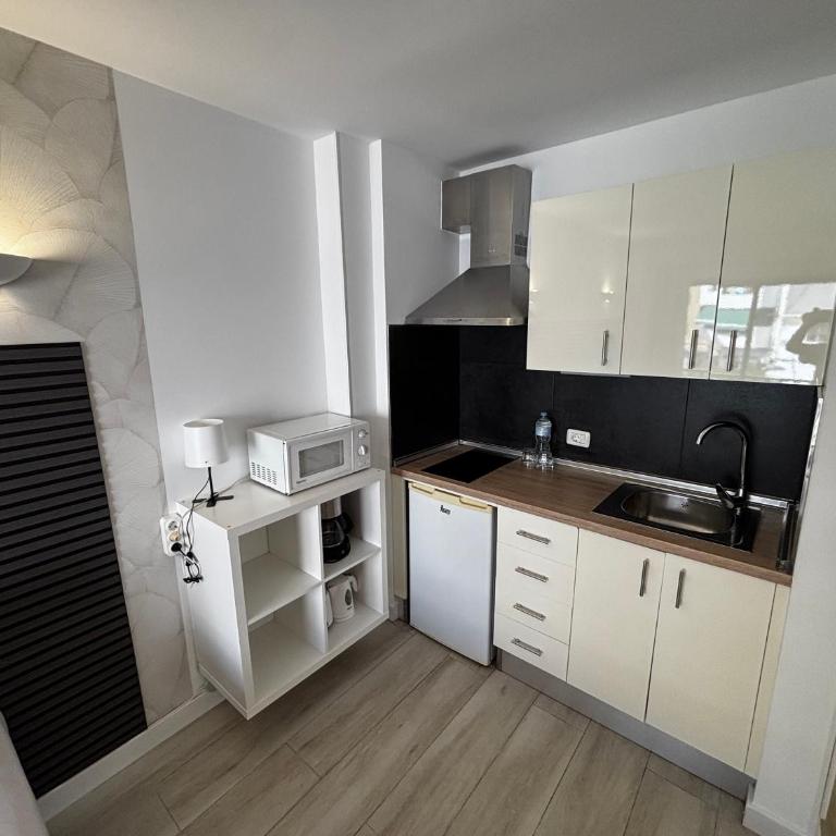 Cozy Studio in Los Cristianos Beach FREE WIFI - Estudio con balcón - 8