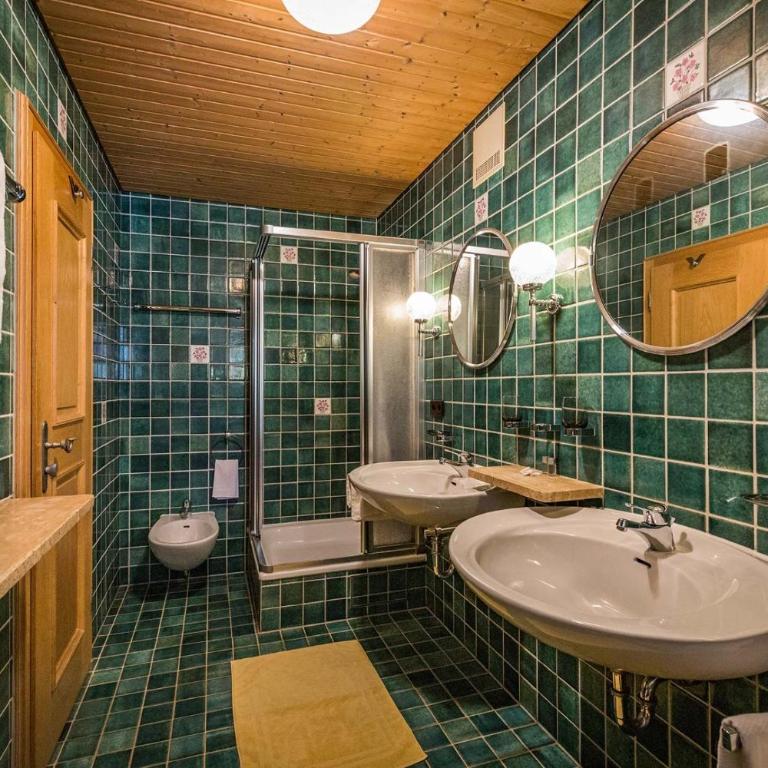 Landhotel Sonnleiten - Doppelzimmer mit Balkon (2 Erwachsene + 1 Kind) - 4