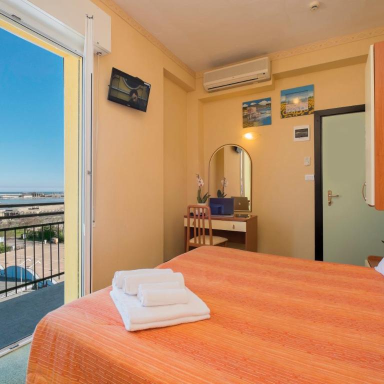 Hotel Crosal - Camera Matrimoniale con Balcone e Vista Mare - 7