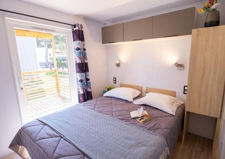 Martigues, Camping de l'Arquet **** - Mobile Home 2 Chambres - 4