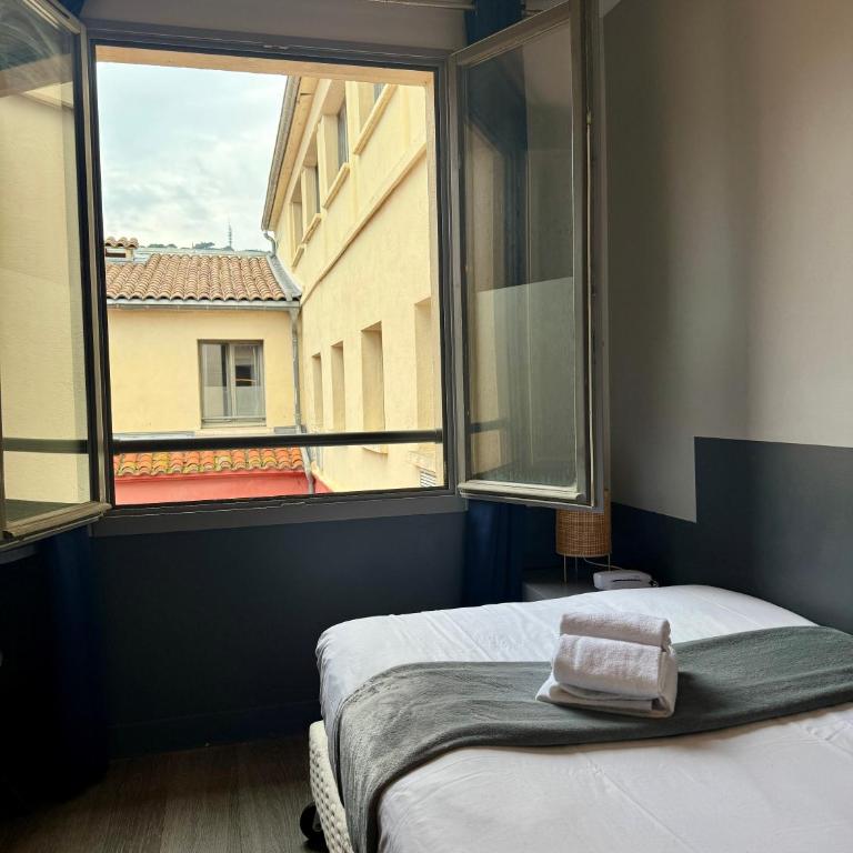 Hôtel De Paris - Chambre Simple - Vue sur le Terrasse ou Rue - 4
