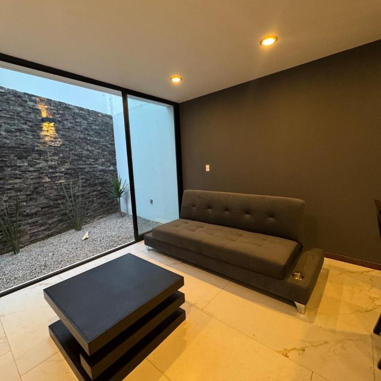 Large house in an exclusive area - Three-Bedroom Apartment - 1