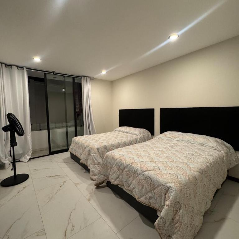 Large house in an exclusive area - Three-Bedroom Apartment - 3