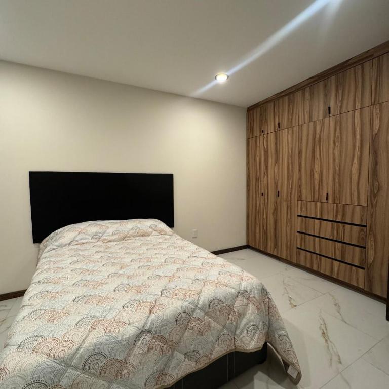 Large house in an exclusive area - Three-Bedroom Apartment - 8