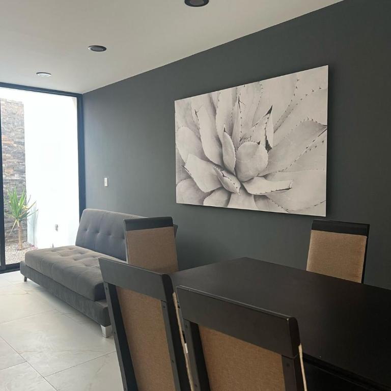 Large house in an exclusive area - Three-Bedroom Apartment - 14