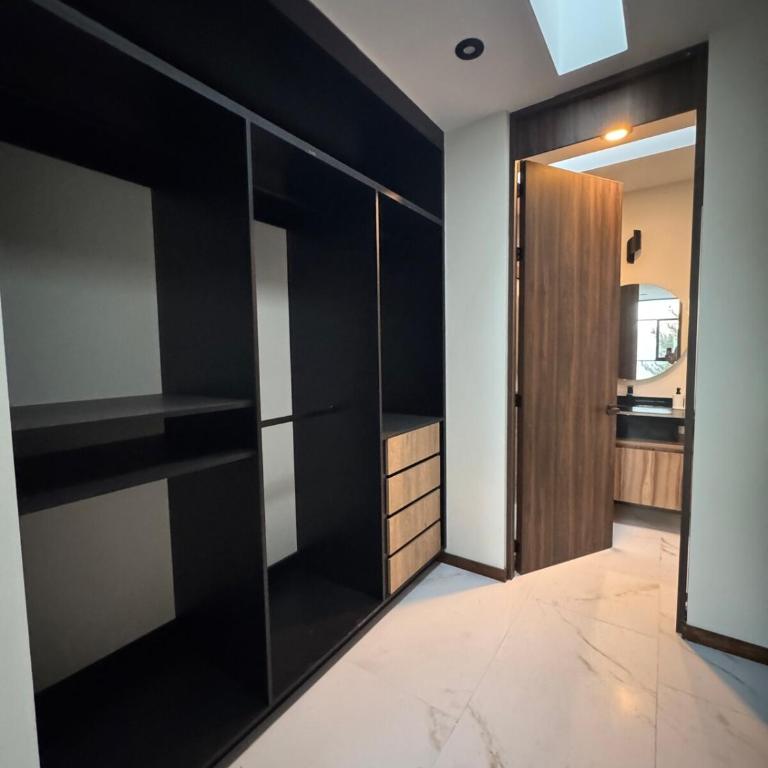 Large house in an exclusive area - Three-Bedroom Apartment - 15